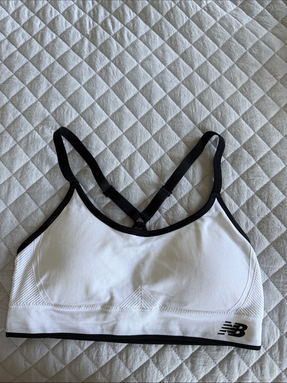 New Balance Women's White & Black Seamless Sports Bra